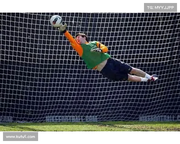 门将关键表现解析:如何通过扑救、指挥与反应速度决定比赛走向 门将关键表现解析:如何通过扑救、指挥与反应速度决定比赛走向